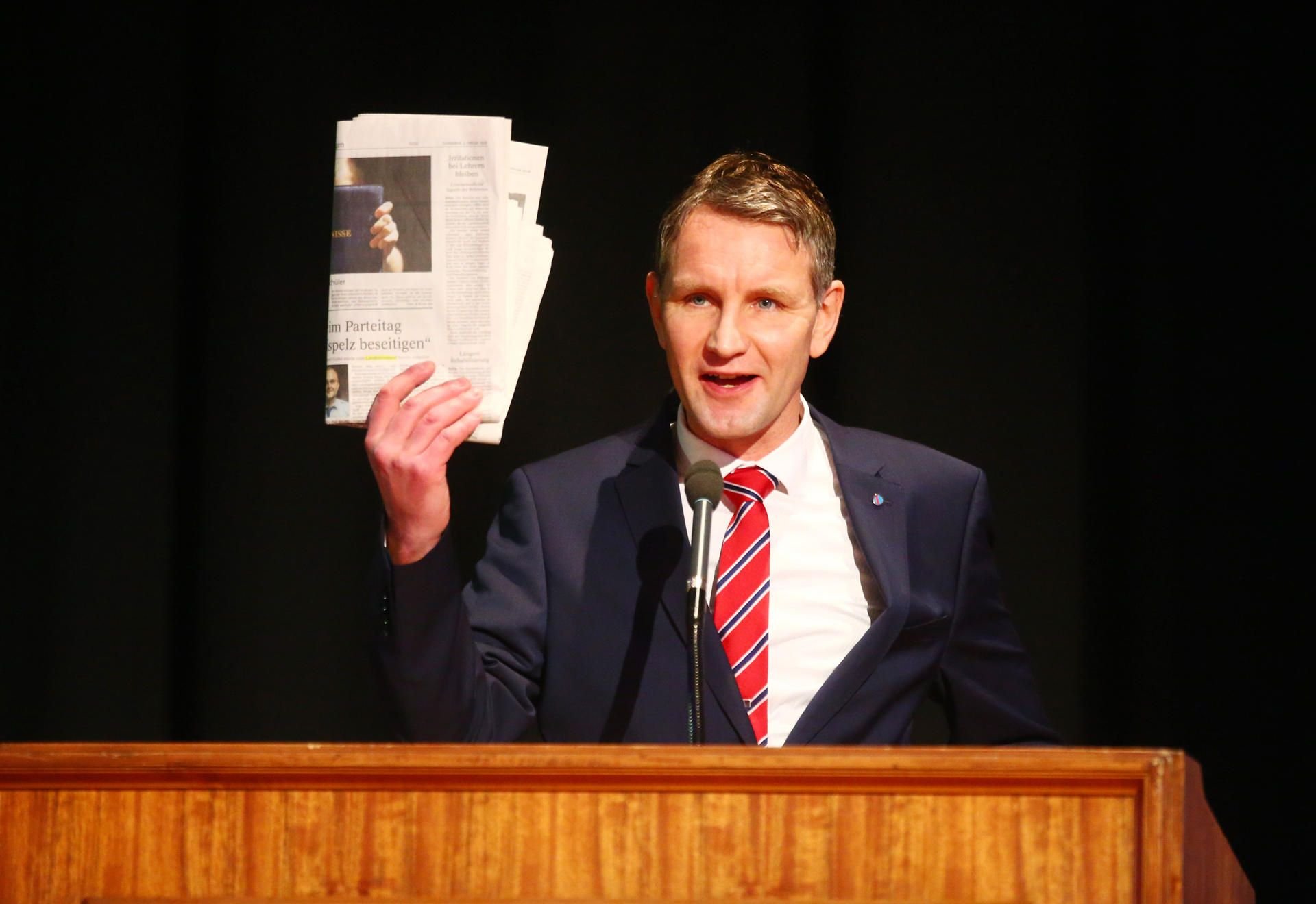Björn Höcke, Landesvorsitzender der AfD Thüringen, kritisiert bei seiner Rede auf dem Landesparteitag der AfD in der Stadthalle Medien-Berichterstattung.