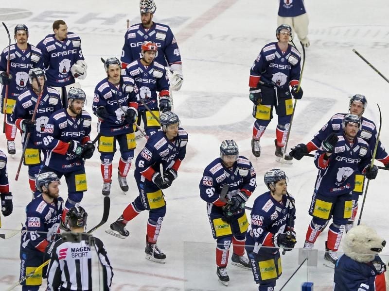 Personeller Umbruch bei den Eisbären Berlin: Gleich neune Profis müssen gehen. Foto: Andreas Gora/dpa