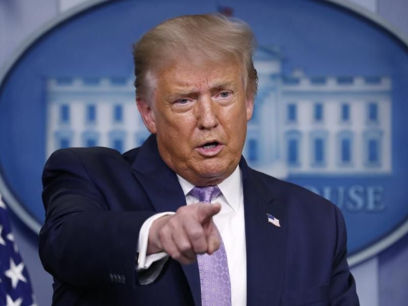 Trump hatte auf Twitter behauptet, bei der FDA erschwerten ihm feindlich gesinnte Beamte die Entwicklung von Corona-Medikamenten und Impfstoffen, damit es vor der Wahl am 3. November keine Erfolgsmeldung geben könne. Foto: Andrew Harnik/AP/dpa