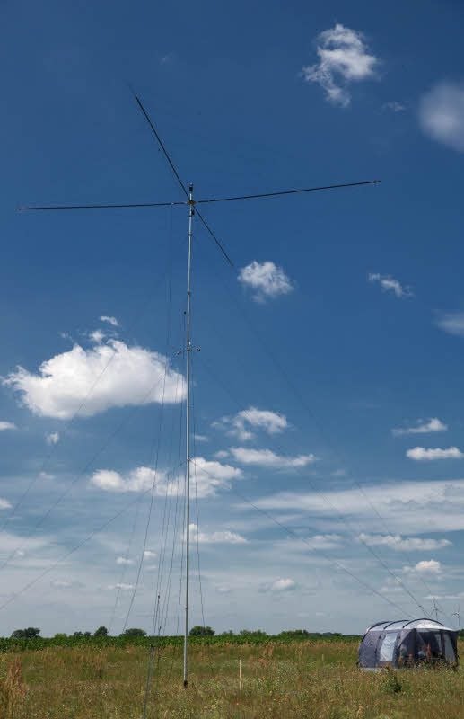 Eine Antenne und ein Zelt gleicher Art bekommen alle Teilnehmer gestellt, wenn der Wettbewerb in der hiesigen Region statt findet.