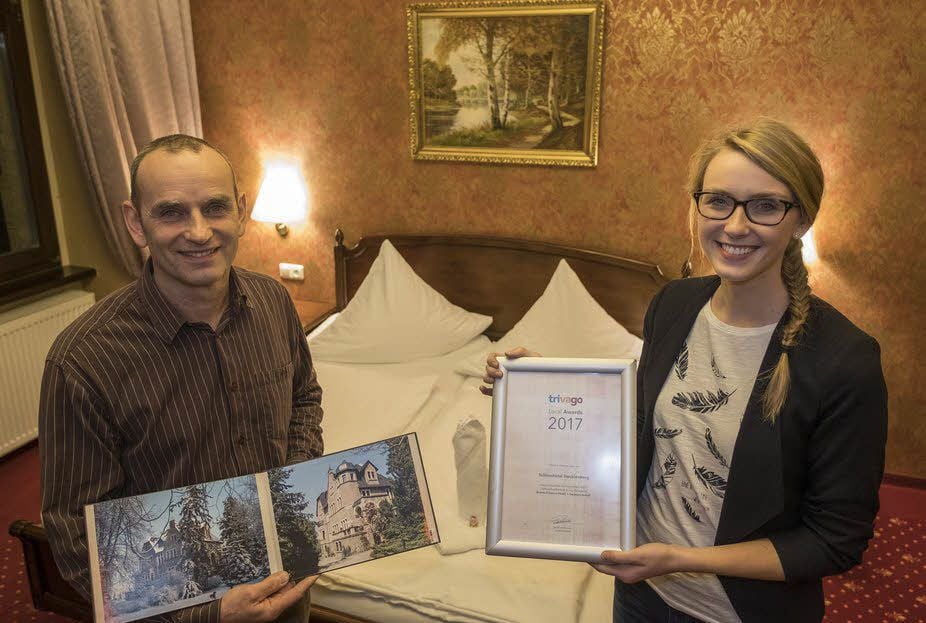 Inhaber Michael Pinnow und Tochter Janet sind stolz auf das Erreichte - und die Auszeichnung von Trivago.