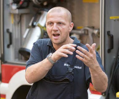 Mike Possekel bei der Auswertung