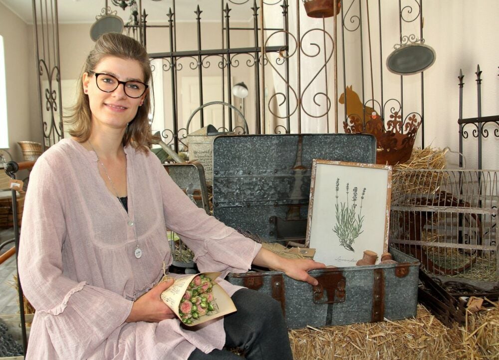 Stefanie Eisenberg hat einen leer stehenden Laden in Nienburg gemietet und hier ihren „Landschuppen“ eingerichtet.