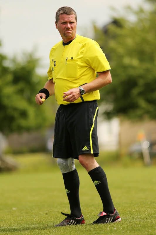 Olaf Schulz ist einer der bekanntesten Schiedsrichter, die im Fußball auf Kreisebene unterwegs sind. Immer weniger wollen aber in die Fußstapfen des 48-Jährigen und seiner Kollegen treten.