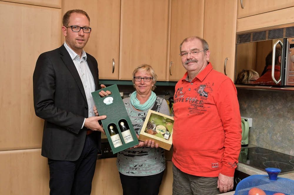 Nicky Meißner von der Wohnungsgenossenschaft zu Gast bei Christine und Volker König.