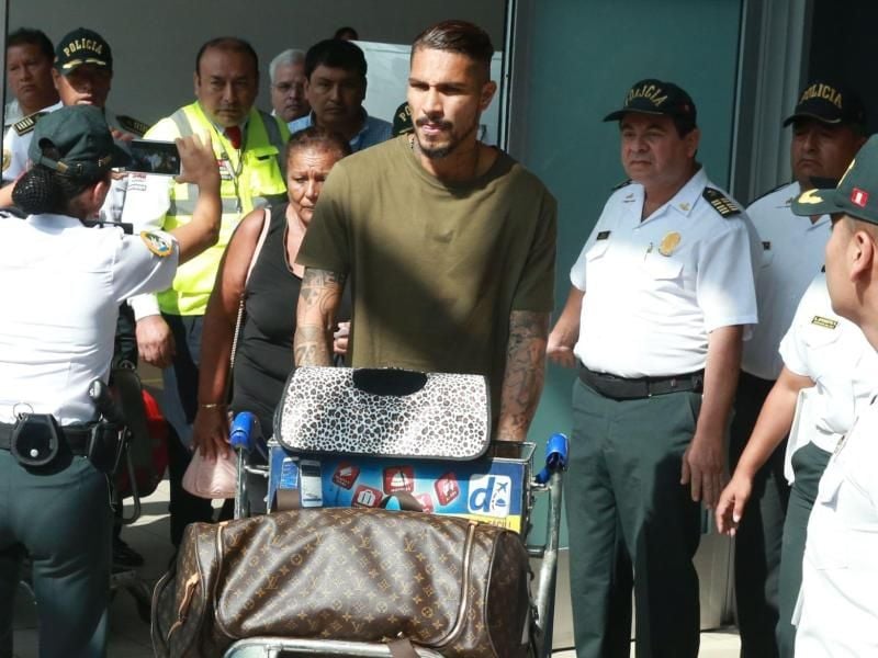 Der peruanische Verband unternimmt alles, damit Paolo Guerrero (M) an der WM teilnehmen darf. Foto: Vidal Tarqui/Agentur Andina