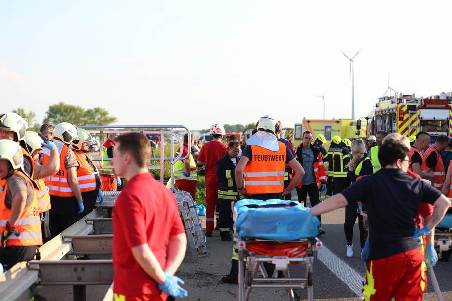 Selbst in Katastrophensituationen wie dem Busunglück auf der Autobahn 9 bei Bad Dürrenberg im Mai steht genügend medizinisches Personal bereit.