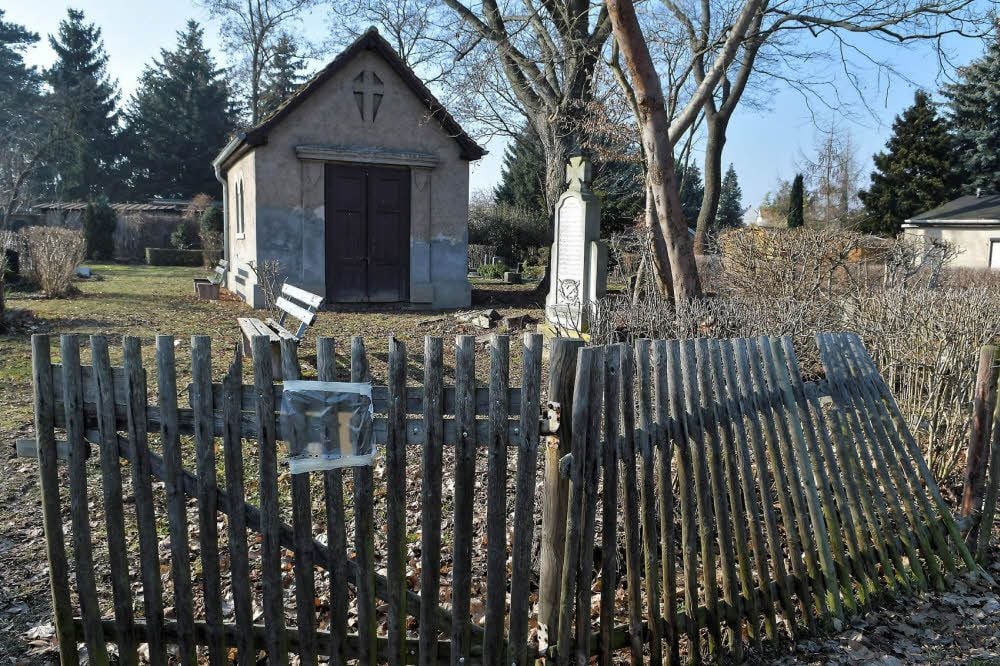 Der entwidmete Friedhof Naundorf soll sich im Sommer 2017 in eine pflegeleichte, öffentliche Grünfläche wandeln.