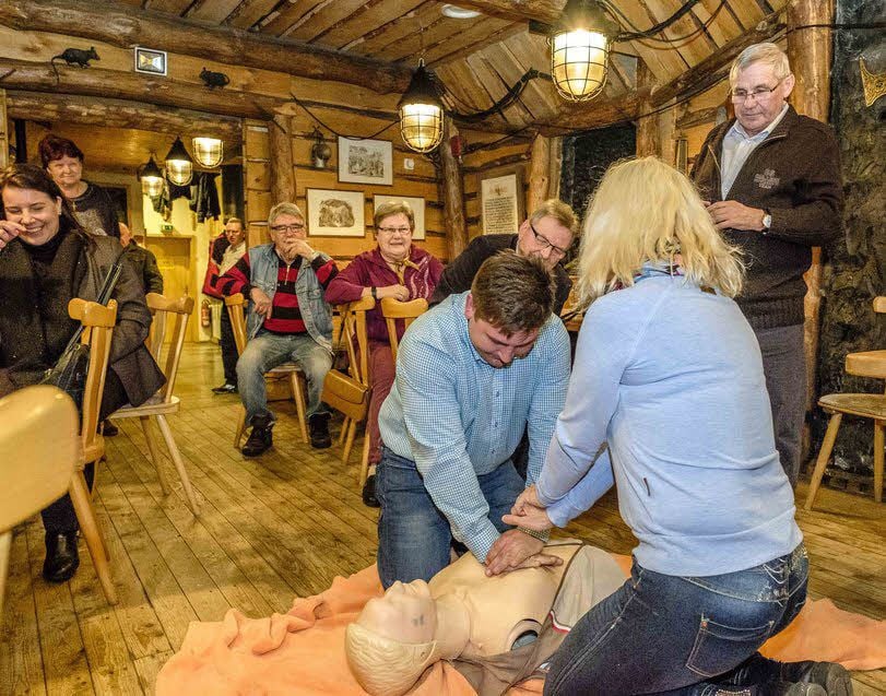 Nach einem Vortrag über das Rettungswesen im Landkreis Wittenberg konnten die MIT-Mitglieder gleich selbst tätig werden.