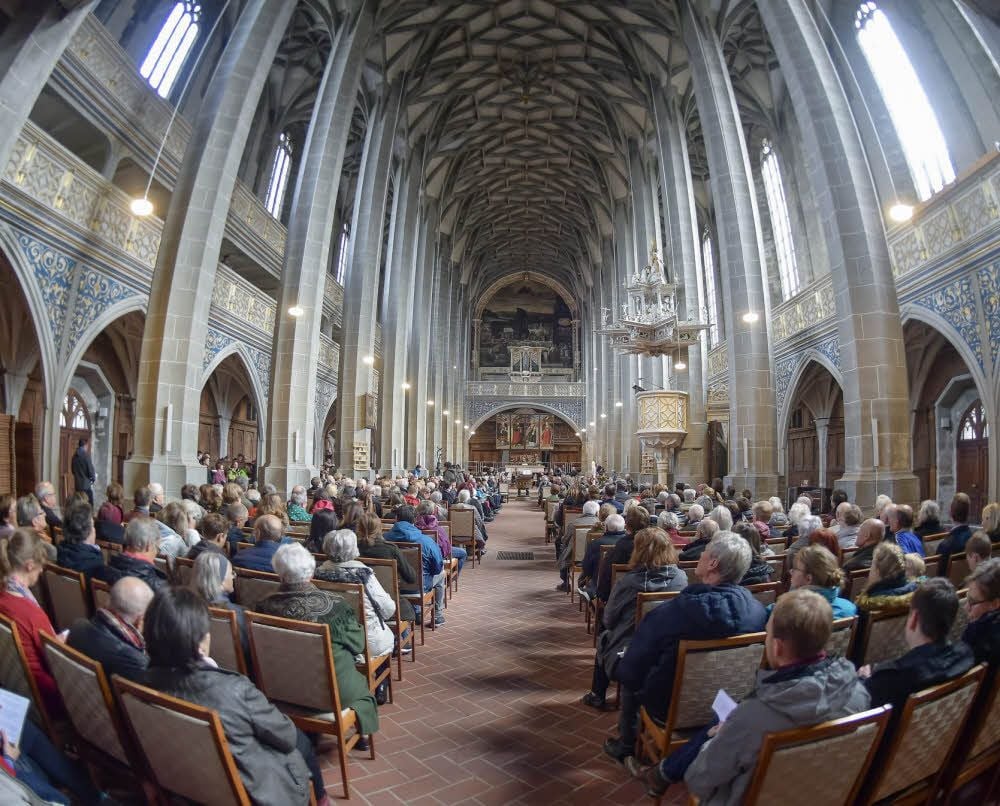 Auch in Luthers hallescher Kirche - der Marktkirche, wo er selbst gepredigt hat - ist der Feiertag mit einem Gottesdienst begangen worden. Außerdem kamen am Dienstagnachmittag 15 Radfahrer aus fünf Bundesländern auf dem halleschen Markt an. Sie hatten den Weg eines Briefes nachempfunden, den Luther am 31. Oktober 1517 von Wittenberg an Kardinal Albrecht in Halle geschickt hatte, um sein Handeln zu erläutern.