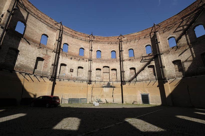 Und dieses Projekt wird aufregend. Im alten Gasometer wird das Planetarium eingebaut. Ende dieses Jahres sollen die Arbeiten beginnen.