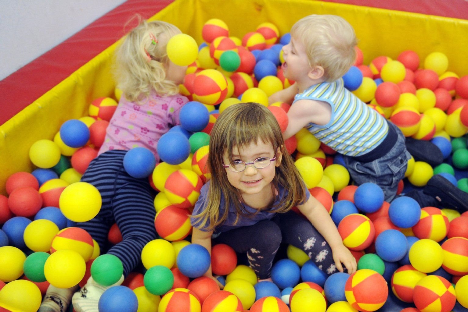 Spielende Kinder
