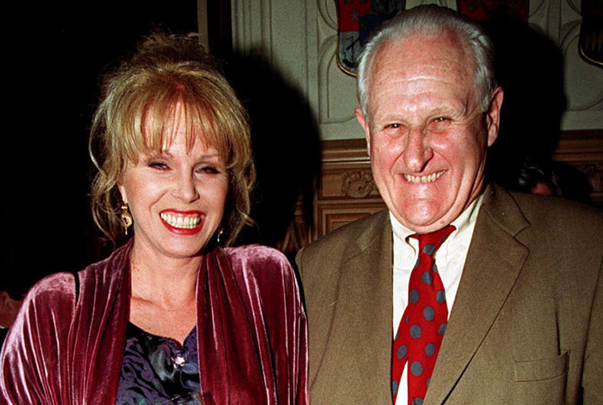 Schauspieler Peter Vaughan (rechts) neben Joanna Lumley im Jahr 1998.