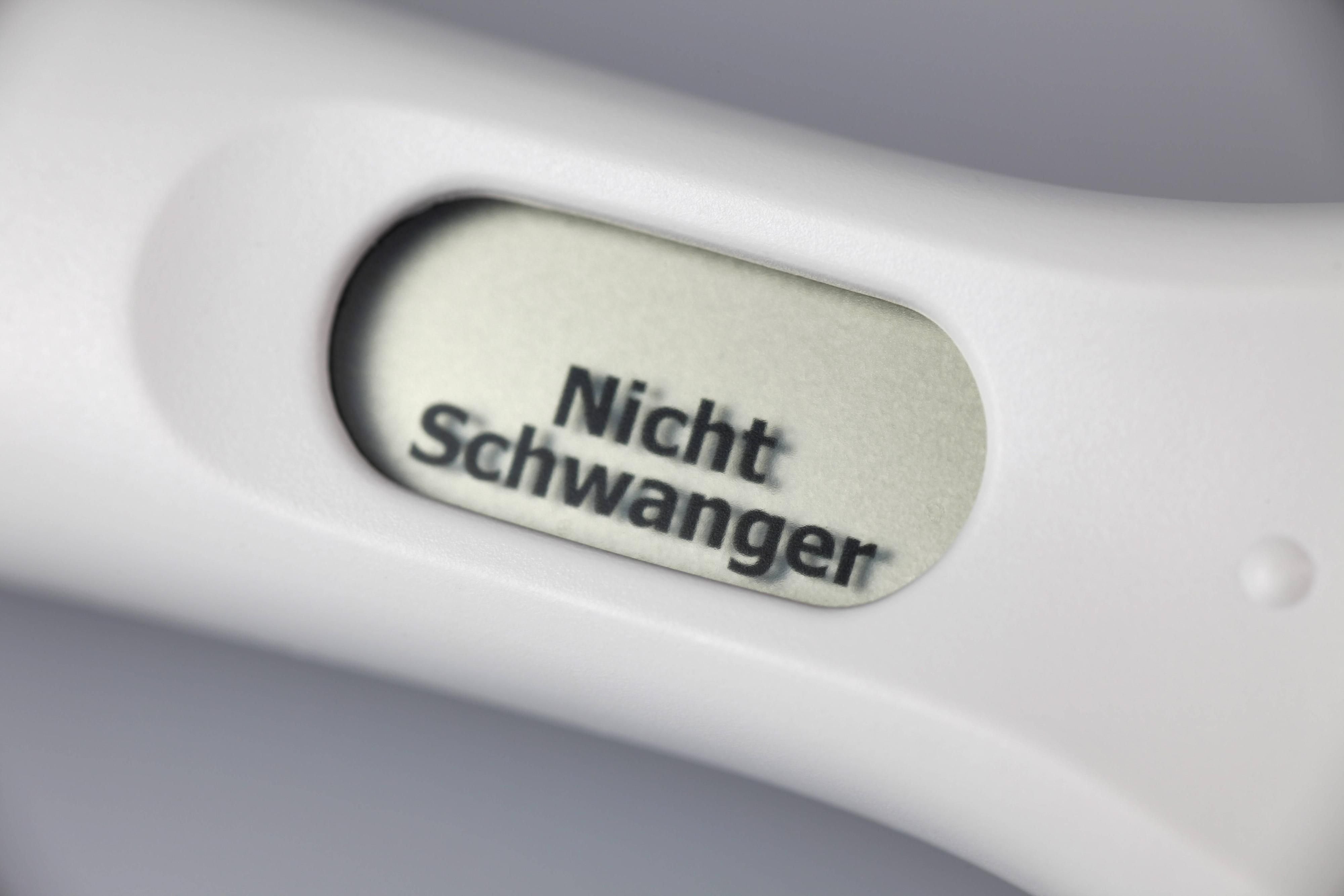 Kommt es nach ein bis zwei Jahren trotz regelmäßigen ungeschützten Geschlechtsverkehrs nicht zum Eintritt einer Schwangerschaft, spricht man von ungewollter Kinderlosigkeit.