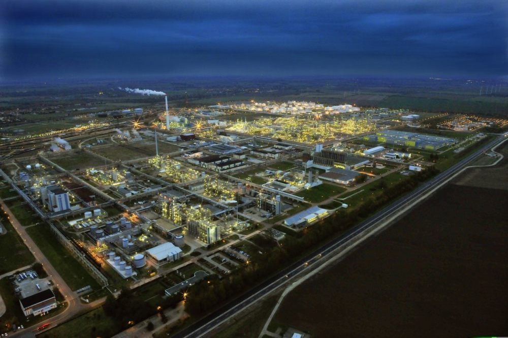 Im Chemiepark Leuna investieren mehrere Firmen 1,3 Milliarden Euro.
