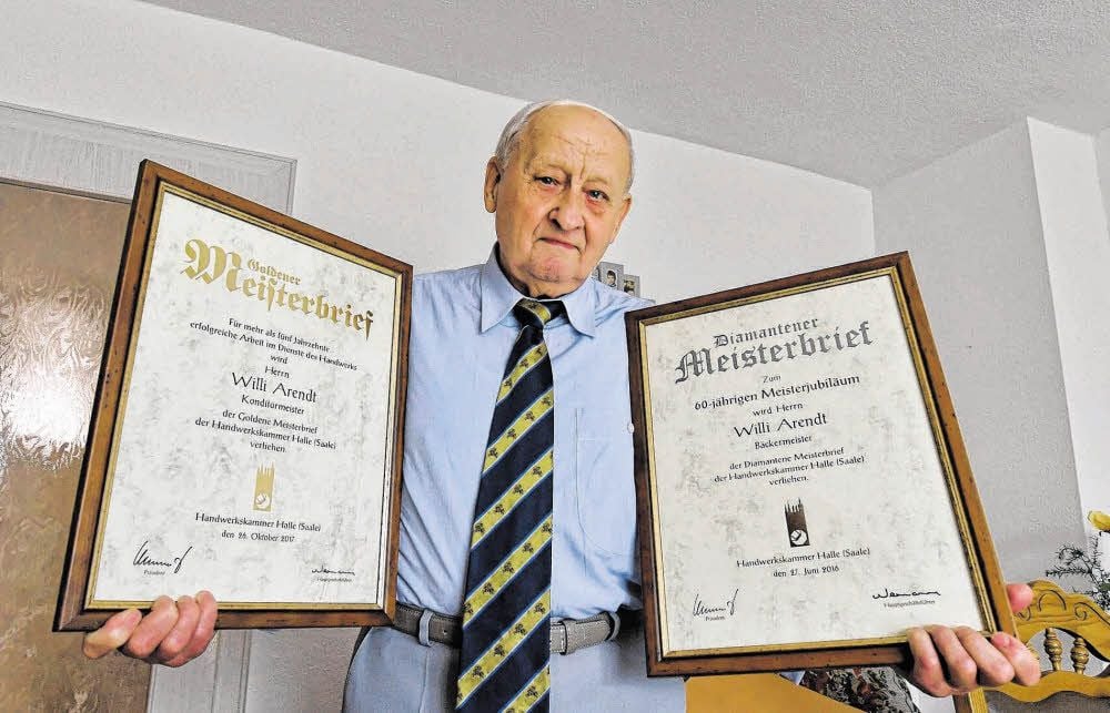 Zu seinem 60-jährigen Meisterjubiläum erhielt Willi Arendt den Goldenen und Diamantenen Meisterbrief von der Handwerkskammer Halle.