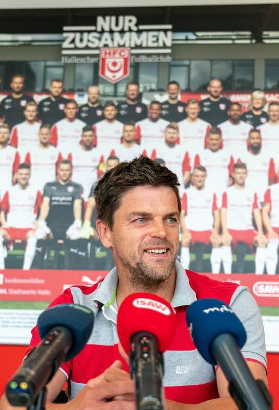 Offen und gut gelaunt: Torsten Ziegner bei seiner Vorstellung als HFC-Trainer