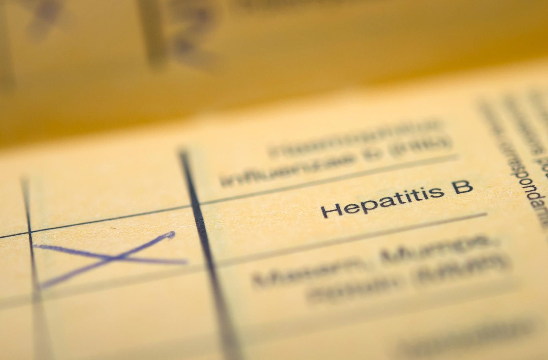 Hepatitis steht in einem Impfpass