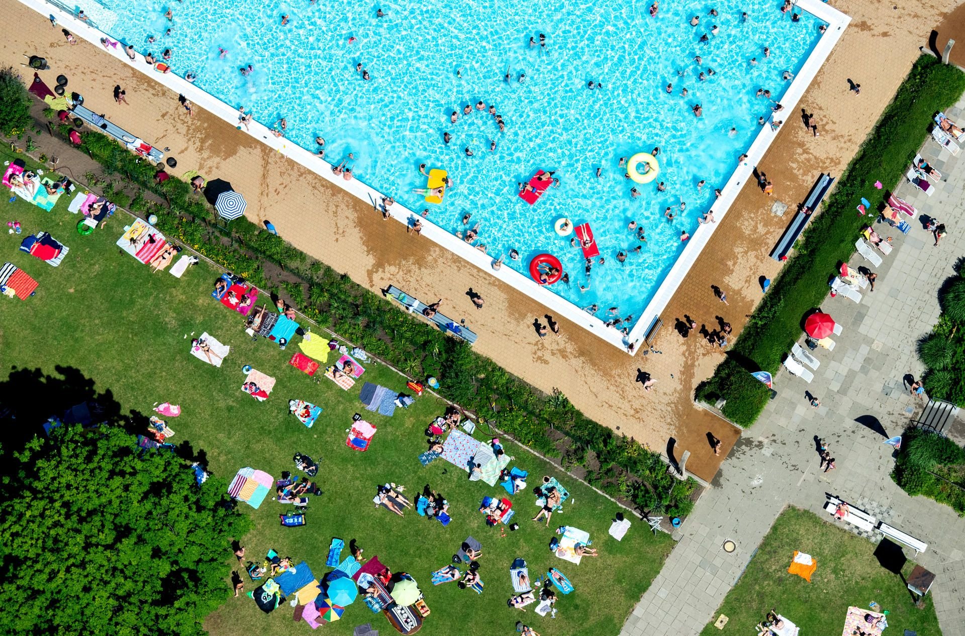 Eigentlich verspricht ein Freibadbesuch Abkühlung, doch wenn die Temperaturen steigen, erhitzen sich schnell auch mal die Gemüter.