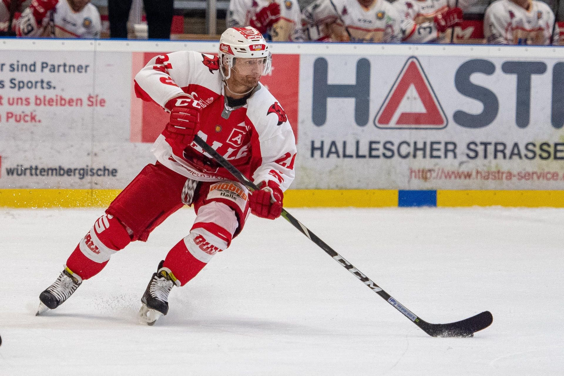 Tyler Mosienko muss bei den Saale Bulls vorerst zuschauen.