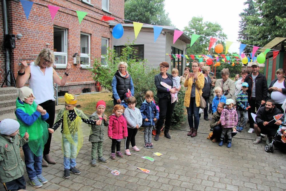 An den Anfang des Tages der offenen Tür hatten die Kita-Kinder ein Kulturprogramm gesetzt.