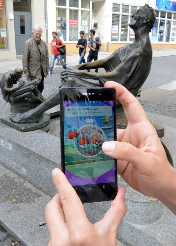 Am Zither-Reinhold-Brunnen befindet sich ein Pokéstop.