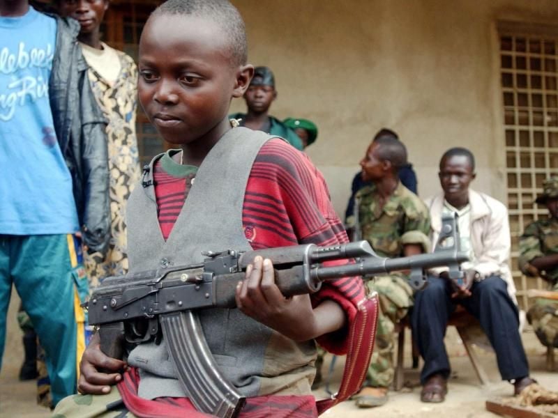 In vielen Konflikten werden Kinder als Soldaten eingesetzt. Foto: Maurizio Gambarini