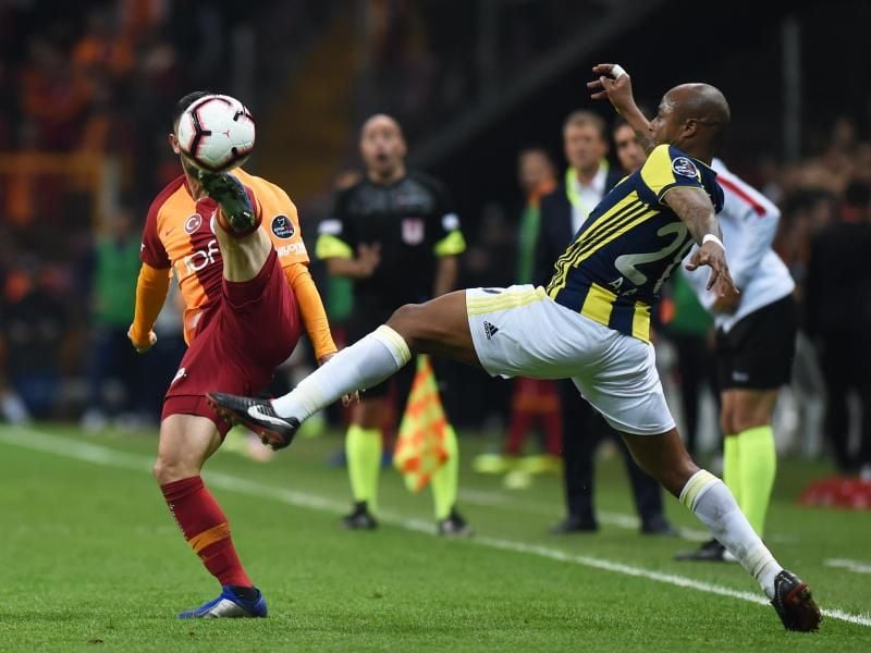 Beim Istanbuler Stadtderby ging es hitzig zur Sache. Foto: He Canling/XinHua