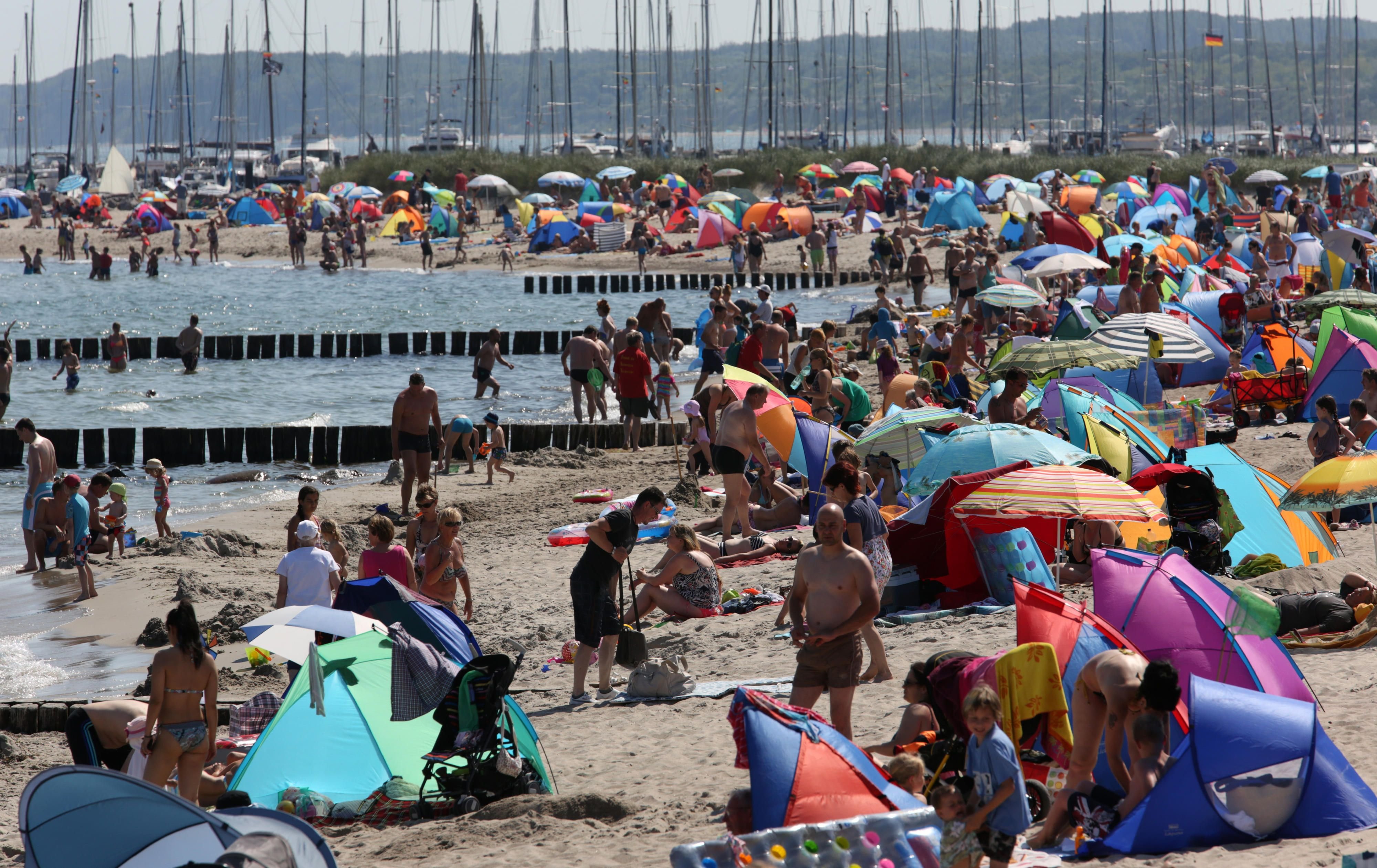 Menschen-Meer: So voll kann es an der Ostsee im Sommer sein.