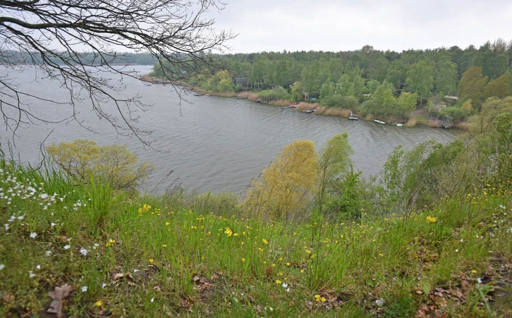 An der Roitzscher Grube untersucht der Bergbausanierer LMBV derzeit die Standsicherheit der Böschungen. Mitte des Jahres sollen Ergebnisse vorliegen.