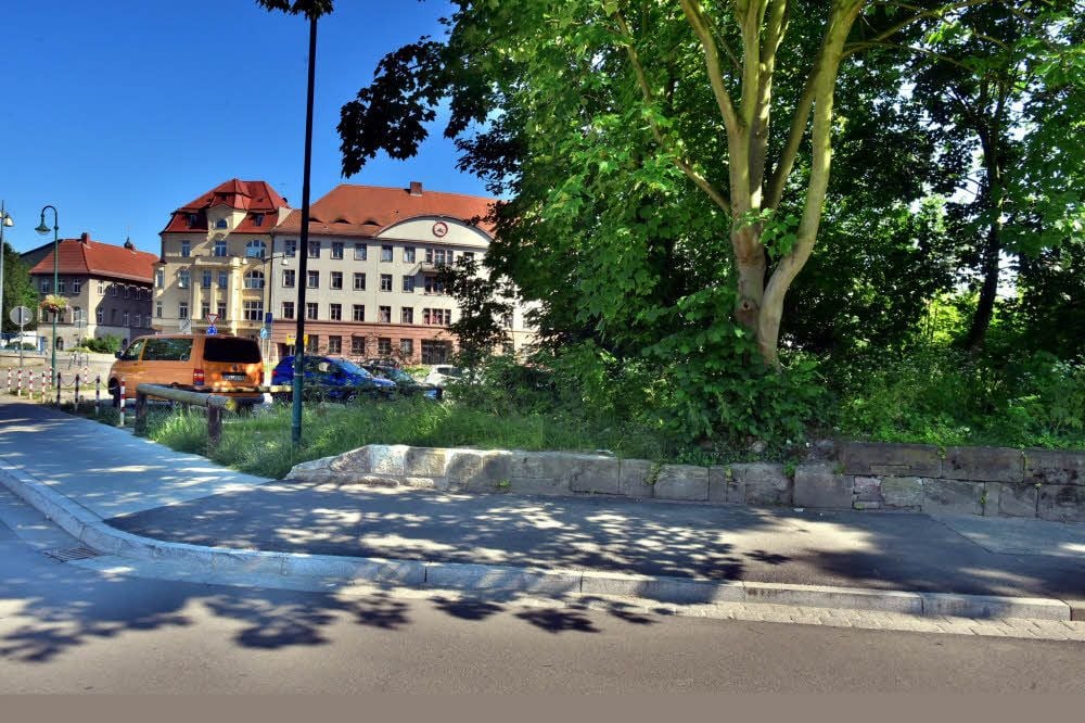 Die kleine Mauer gehört zu den letzten Überresten des Hauses Große Deichstraße 2, wo Louise von Francois zuletzt lebte.