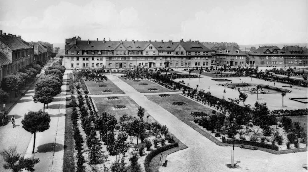 Wie eine Mischung aus Park und Exerzierplatz wirkte der Friedrich-Ebert-Platz in den 30er Jahren des vergangenen Jahrhunderts.