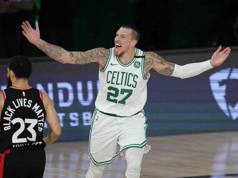 Daniel Theis ist in seiner dritten Saison in der stärksten Basketball-Liga der Welt erstmals unumstrittener Stammspieler. Foto: Mark J. Terrill/AP/dpa