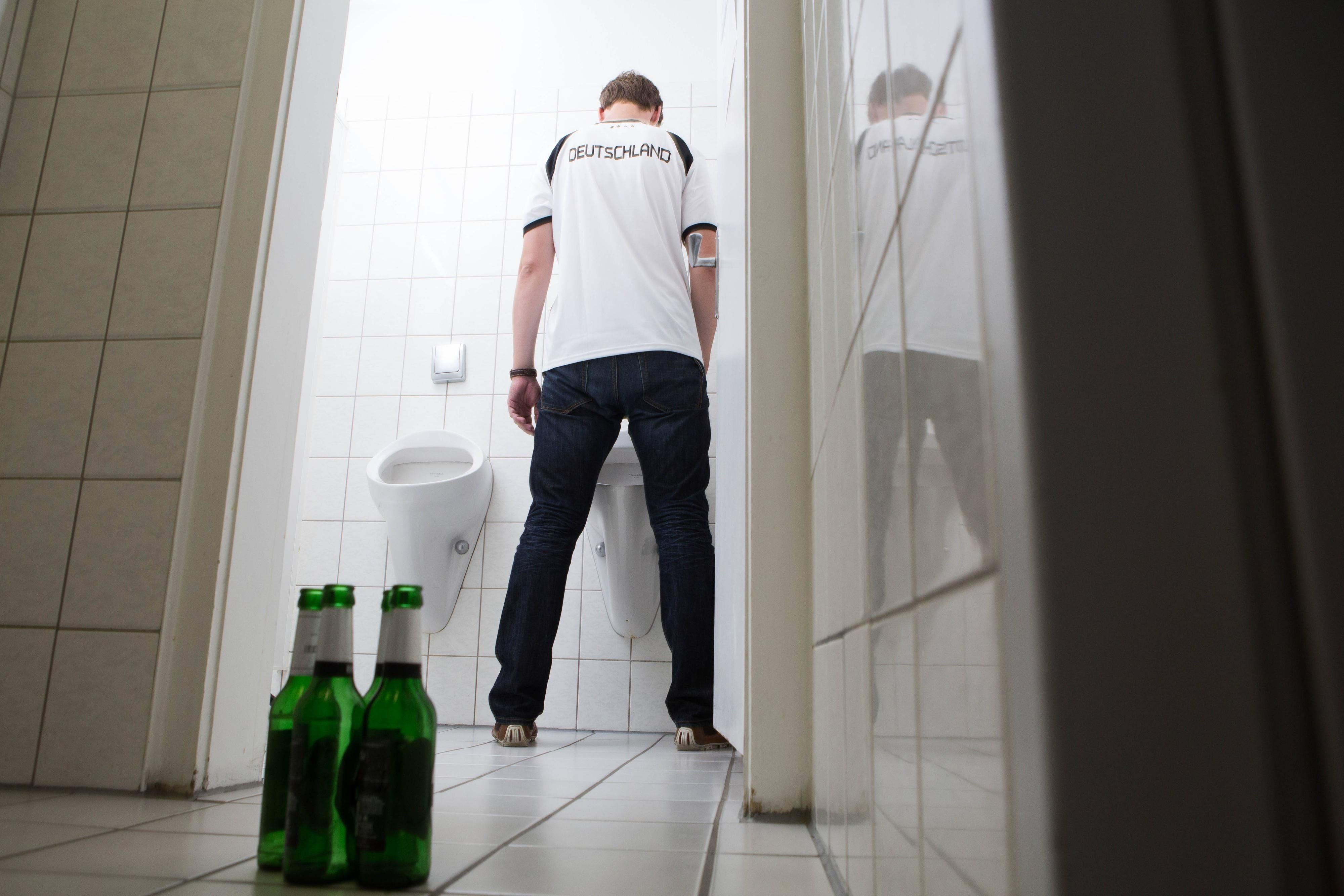 Laut Polizeimitteilung war die verstopfte Toilette der Auslöser für den Streit. (Symbolbild)
