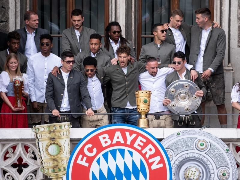 Stars vom FC Bayern München feiern am Marienplatz die deutsche Meisterschaft und den DFB Pokalsieg. Foto: Sven Hoppe