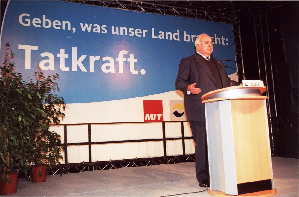 Helmut Kohl vor vielen Jahren beim Neujahrsempfang der Dessauer CDU im Technikmuseum. Nun wird nach ihm eine Straße benannt.