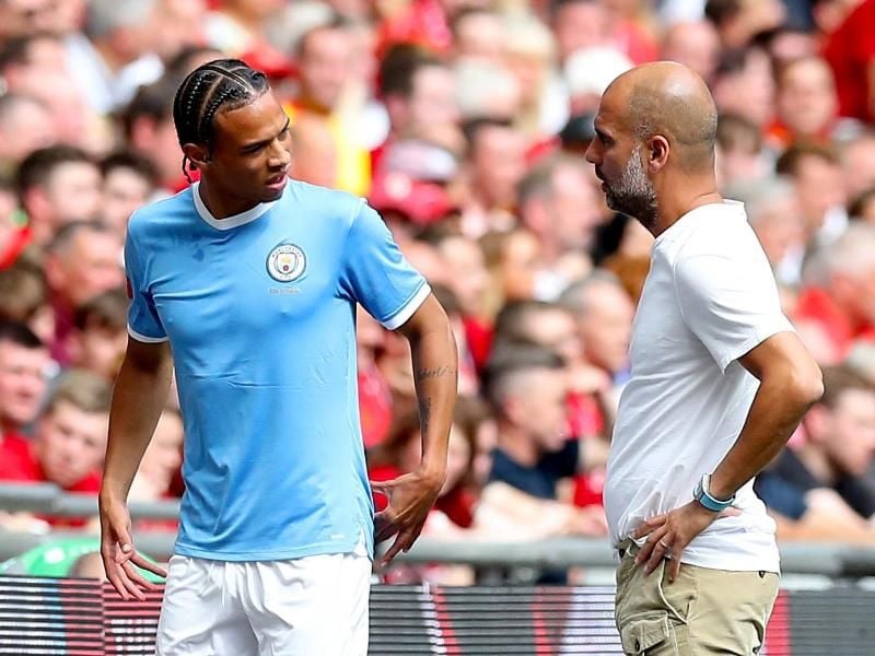 Leroy Sané und Man-City-Trainer Pep Guardiola. Foto: Martin Rickett/PA Wire