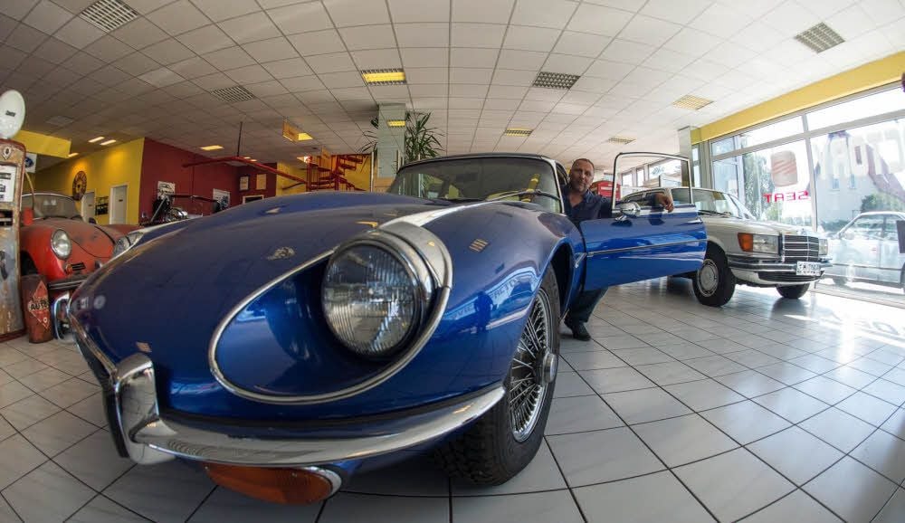 Der Jaguar E-Type V15 ist eines der Lieblingsfahrzeuge des Oldtimer-Händlers Heiko Baum. Gebaut wurde es 1971.