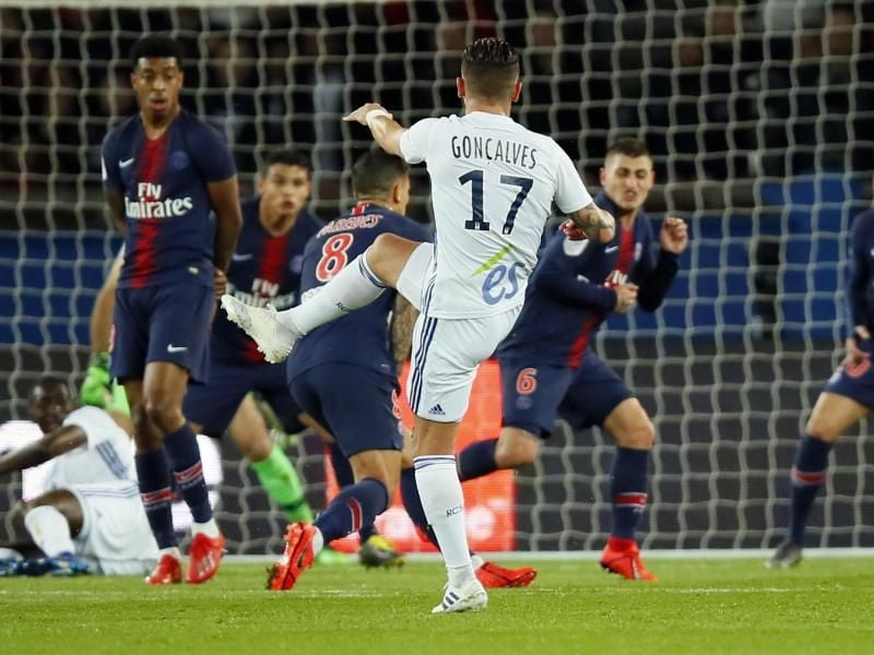 Straßburgs Anthony Goncalves erzielte das zweite Tor seiner Mannschaft. Foto: Francois Mori/AP