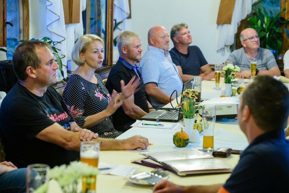 Anke Fritsche, in der Stadtverwaltung verantwortlich für Wirtschaftsförderung, spricht im Naumburger Unternehmerverein.