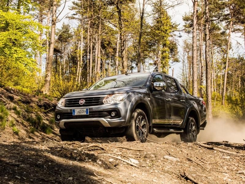 Waldarbeiter: Fiats rustikaler Pick-up Fullback zu Preisen ab 32 725 Euro soll sich auch abseits des Asphalts gut zurechtfinden. Foto: Fiat