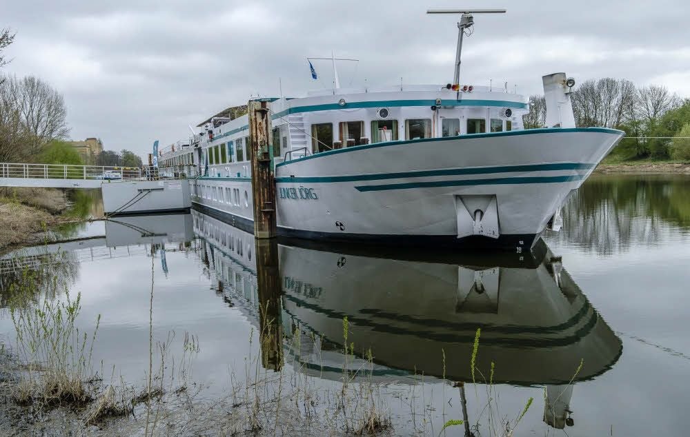 Nach wie vor wird nach einem Platz gesucht, wo das Hotelschiff „Junker Jörg“ dauerhaft liegen kann.