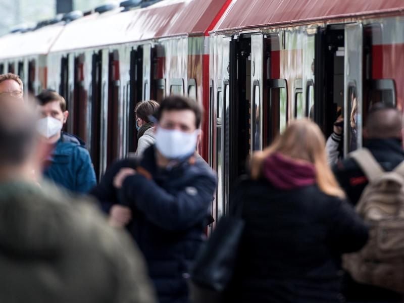 Wer einen weiten Weg zur Arbeit hat, kann ab 2021 mehr Kosten steuerlich geltend machen. Foto: Daniel Bockwoldt/dpa/dpa-tmn