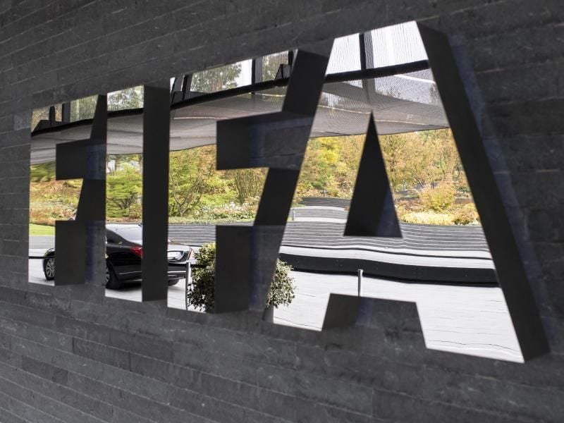 Die FIFA hat Arbeitsrechtsverstöße auf einer Stadion-Baustelle für die WM 2022 in Katar eingestanden. Foto: Ennio Leanza/KEYSTONE