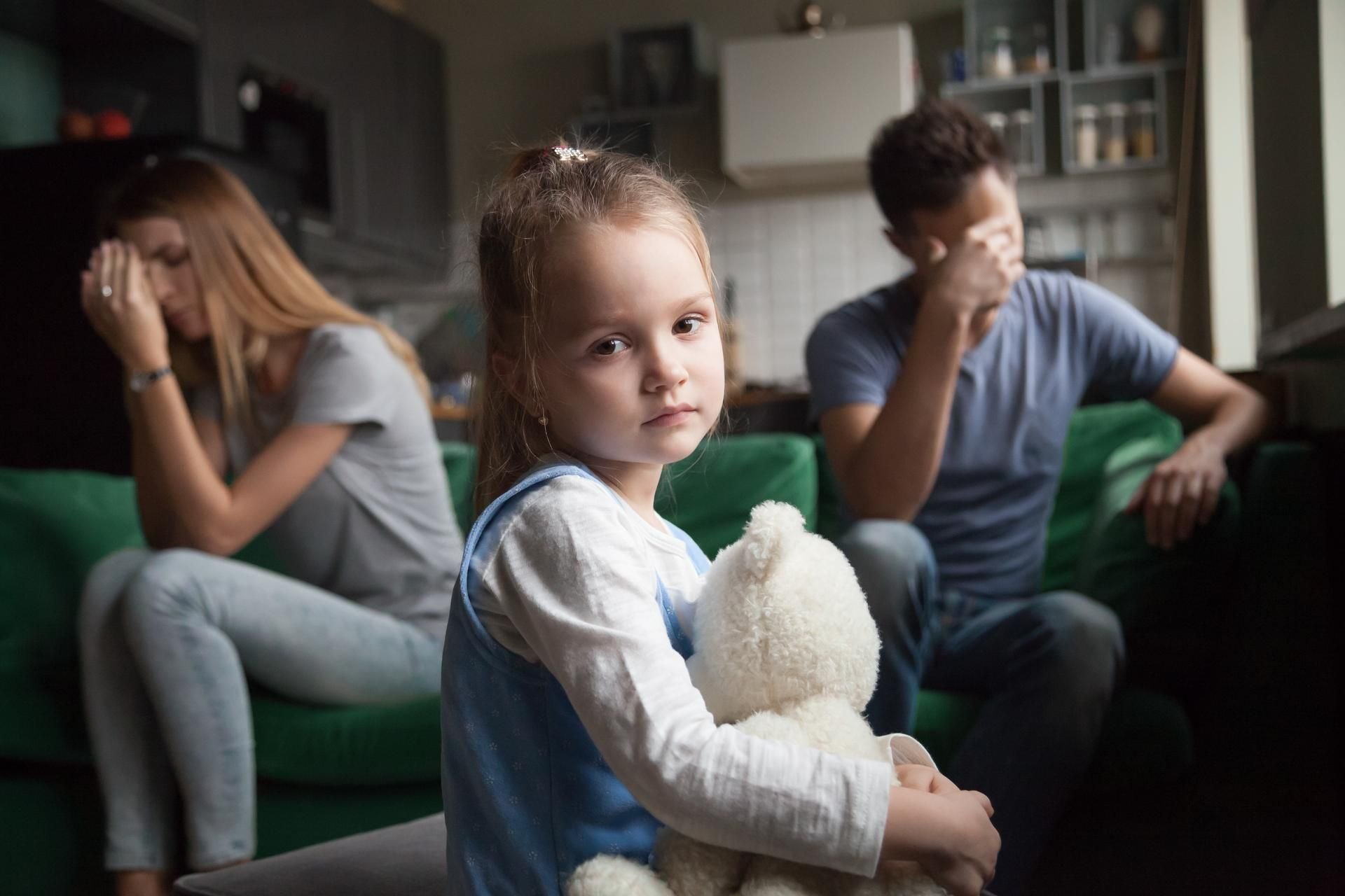 Wenn Eltern sich nur noch streiten, fühlen sich Kinder manchmal schuldig oder haben Angst.