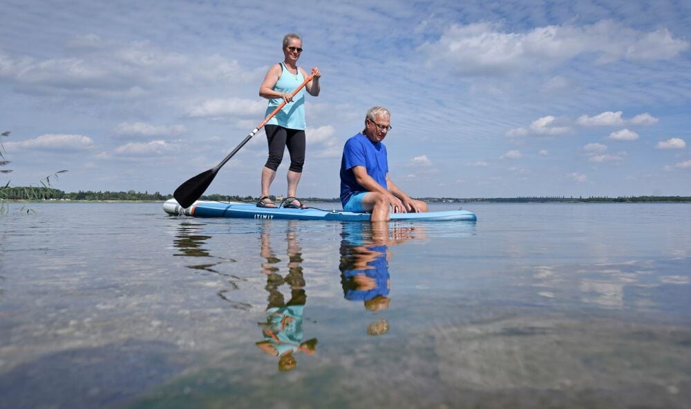 Aus dem Harz an den Goitzschesee: Bettina und Rudolf Grytsch haben das Stand-Up-Paddling, das Stehpaddeln, für sich entdeckt.