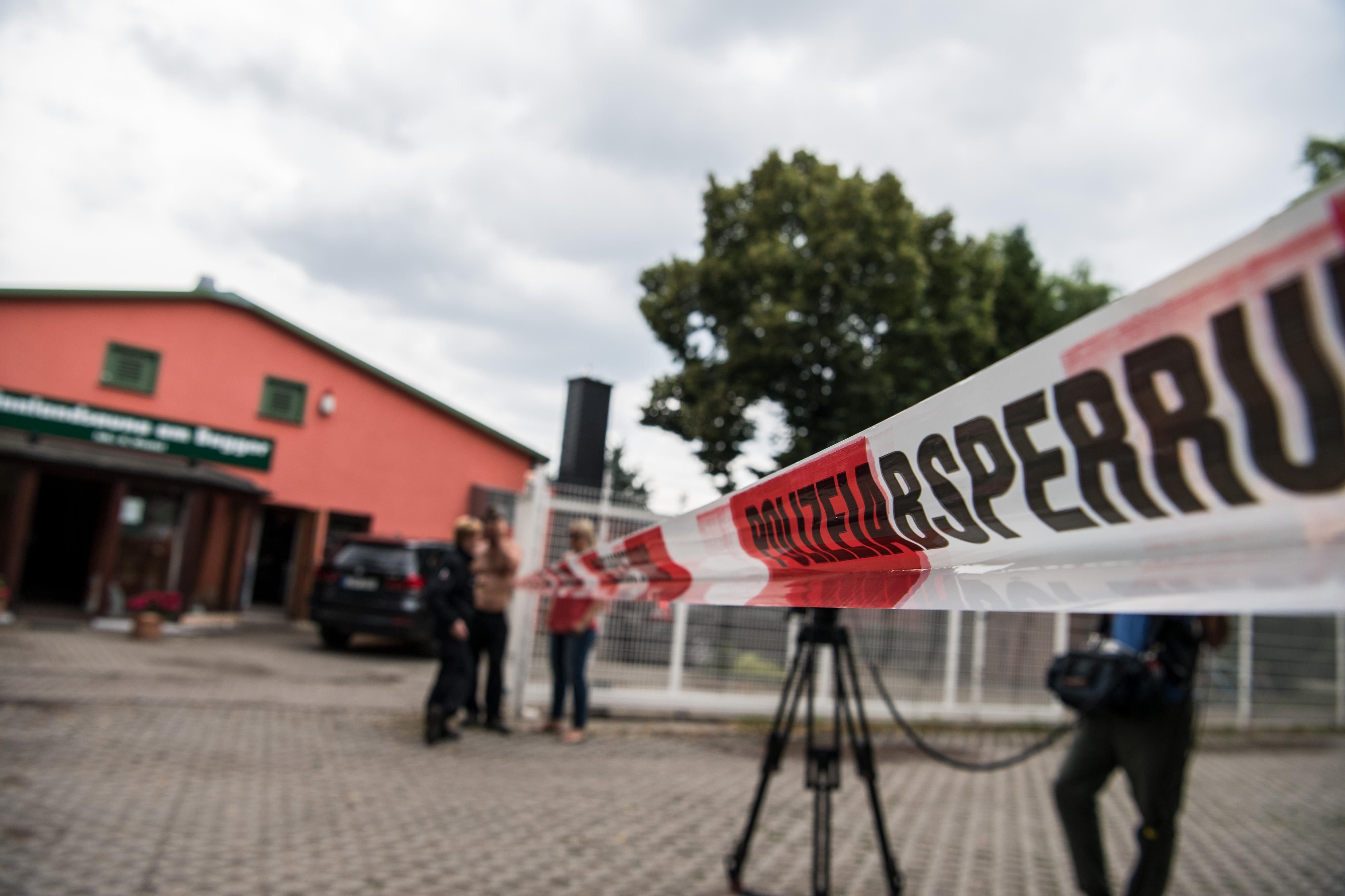 Ein 37 Jahre alter Mann aus Tunesien das ebenfalls aus Tunesien stammende Ehepaar umgebracht, zerstückelt und im See versenkt haben.