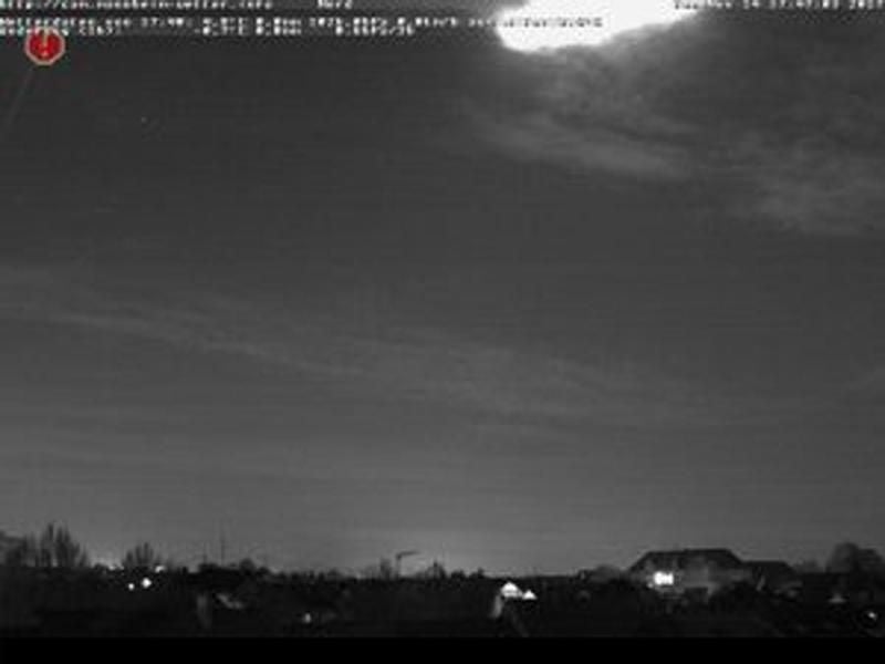Helles Leuchten am Himmel über Mannheim. Das von vielen Menschen am 14. November in Süddeutschland beobachtete Licht war nach Einschätzung eines Experten eine große Sternschnuppe. Foto: Mannheim Wetter Info