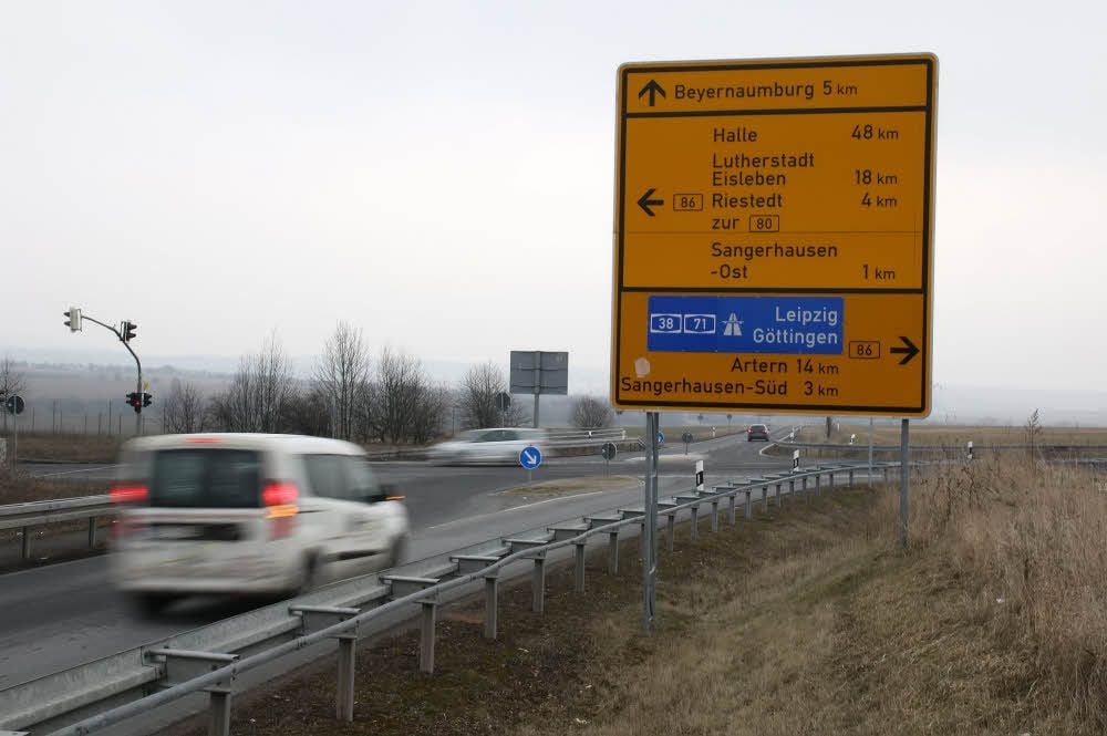 Die Kreuzung der Bundesstraße 86 mit der Kreisstraße in Richtung Othal und dem Sotterhäuser Weg in Sangerhausen