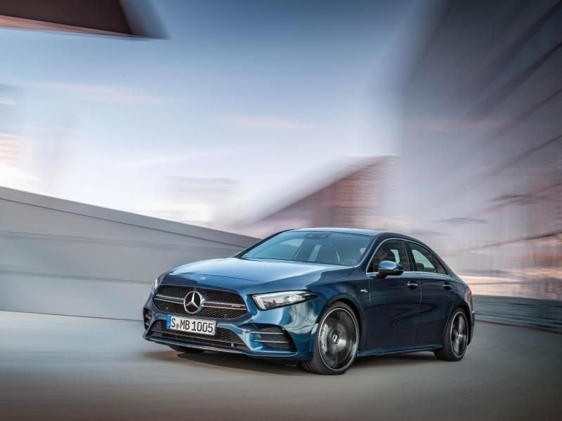 Flotter Viertürer: Auch vom Stufenheck der A-Klasse bietet Mercedes mit dem A 35 eine AMG-Variante an. Foto: Daimler AG/dpa-tmn